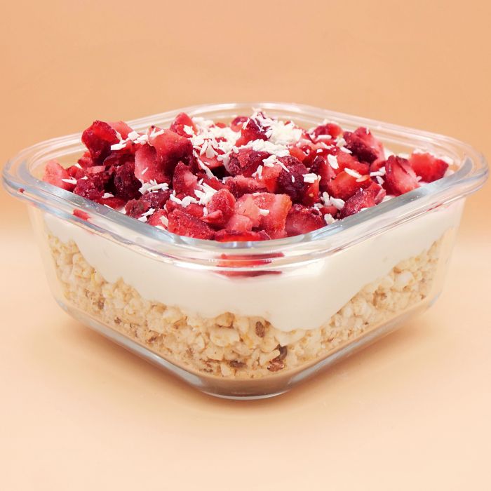 skyrnik-na-zimno-z-truskawkami-i-polewa-białkowa